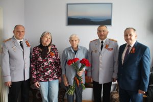 Руководители УВД по САО поздравили ветеранов Великой Отечественной войны Руководители УВД по САО поздравили ветеранов Великой Отечественной войны
