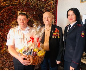 Руководители УВД по САО поздравили ветеранов Великой Отечественной войны Руководители УВД по САО поздравили ветеранов Великой Отечественной войны