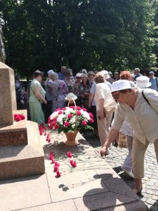 Возложение цветов к памятнику всем павшим за отечество ко дню памяти и скорби 22 июня 2019 года Возложение цветов к памятнику всем павшим за отечество ко дню памяти и скорби 22 июня 2019 года