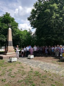 Возложение цветов к памятнику всем павшим за отечество ко дню памяти и скорби 22 июня 2019 года Возложение цветов к памятнику всем павшим за отечество ко дню памяти и скорби 22 июня 2019 года