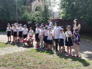 Возложение цветов к памятнику всем павшим за отечество ко дню памяти и скорби 22 июня 2019 года Возложение цветов к памятнику всем павшим за отечество ко дню памяти и скорби 22 июня 2019 года