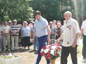 Возложение цветов к памятнику всем павшим за отечество ко дню памяти и скорби 22 июня 2019 года Возложение цветов к памятнику всем павшим за отечество ко дню памяти и скорби 22 июня 2019 года