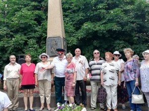 Возложение цветов к памятнику всем павшим за отечество ко дню памяти и скорби 22 июня 2019 года Возложение цветов к памятнику всем павшим за отечество ко дню памяти и скорби 22 июня 2019 года