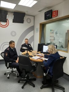 Руководители УВД по САО рассказали радиослушателям в прямом эфире на радио Москвы о способах защиты от мошенников Руководители УВД по САО рассказали радиослушателям в прямом эфире на радио Москвы о способах защиты от мошенников