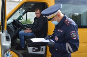 Сотрудники Госавтоинспекции Северного округа проводят проверку школьных автобусов Сотрудники Госавтоинспекции Северного округа проводят проверку школьных автобусов