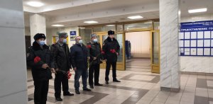 Руководство полиции Севера столицы возложило цветы в память павших при выполнении служебных обязанностей Руководство полиции Севера столицы возложило цветы в память павших при выполнении служебных обязанностей