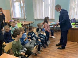 В рамках акции «Каникулы с Общественным советом» Роман Котов поздравил юных россиян с наступающим праздником В рамках акции «Каникулы с Общественным советом» Роман Котов поздравил юных россиян с наступающим праздником