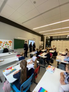 Сотрудники ГИБДД УВД по САО совместно с полицейскими Левобережного района провели беседу в школе Сотрудники ГИБДД УВД по САО совместно с полицейскими Левобережного района провели беседу в школе