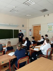 Сотрудники Госавтоиспекции провели профилактические беседы в школе на севере Москвы Сотрудники Госавтоиспекции провели профилактические беседы в школе на севере Москвы