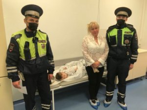 В Москве инспекторы дорожно-патрульной службы помогли спасти жизнь ребёнку В Москве инспекторы дорожно-патрульной службы помогли спасти жизнь ребёнку