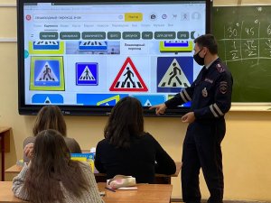 Сотрудники ГИБДД Севера столицы приняли участие в «Зимнем родительском патруле» Сотрудники ГИБДД Севера столицы приняли участие в «Зимнем родительском патруле»