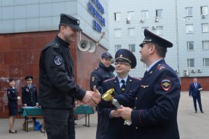 Руководство УВД по САО в торжественной обстановке наградило сотрудников полиции за участие в чемпионате по стрельбе из боевого оружия Руководство УВД по САО в торжественной обстановке наградило сотрудников полиции за участие в чемпионате по стрельбе из боевого оружия