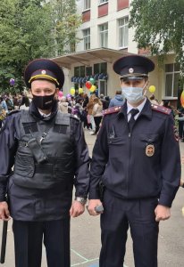 Полицейскими Cеверного округа Москвы обеспечены правопорядок и безопасность на праздничных мероприятиях, посвященных «Дню знаний» Полицейскими Cеверного округа Москвы обеспечены правопорядок и безопасность на праздничных мероприятиях, посвященных «Дню знаний»