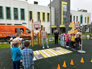 Сотрудники Госавтоинспекции в Молжаниновском районе провели профилактическое мероприятие «Юный участник дорожного движения» Сотрудники Госавтоинспекции в Молжаниновском районе провели профилактическое мероприятие «Юный участник дорожного движения»