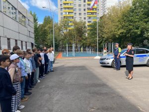 Госавтоинспекторы Северного округа Москвы проводят профилактические мероприятия в школах Госавтоинспекторы Северного округа Москвы проводят профилактические мероприятия в школах